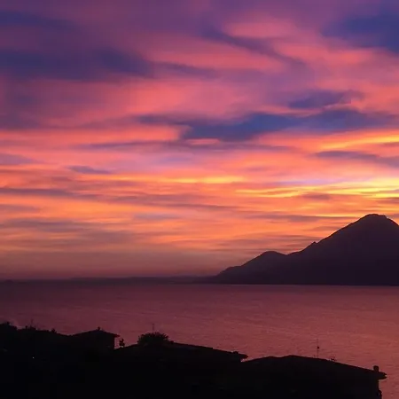 Live La Dolce Vita! Your Garda Deluxe Getaway Lejlighed