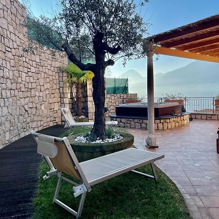 Live La Dolce Vita! Your Garda Deluxe Getaway *