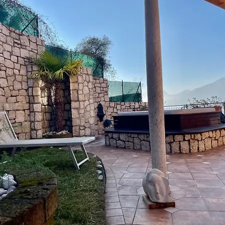 Live La Dolce Vita! Your Garda Deluxe Getaway برنزوني سول جاردا